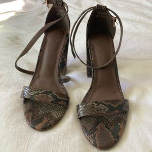 Snakeskin print heels! Very cute, barely worn!!!